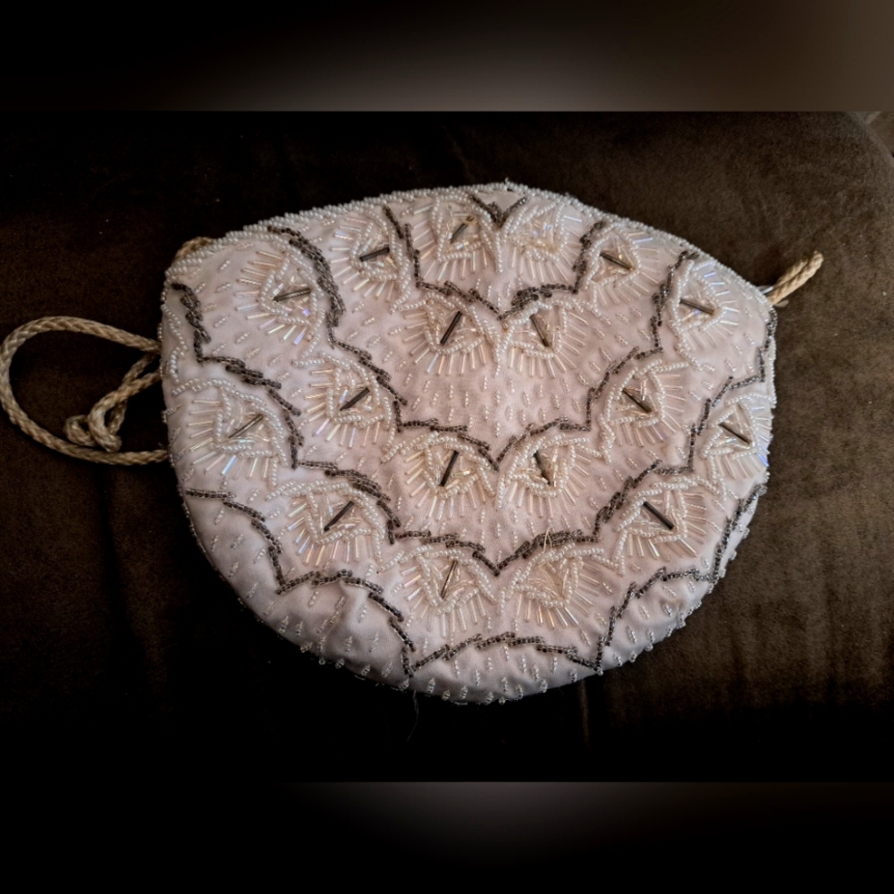 Vintage beaded clutch purse..